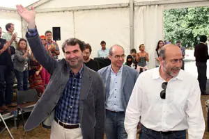 El líder del BNG, acompañado por Francisco Jorquera (centro), en el acto de Allariz.