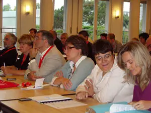  La responsable de Emigraci&oacute;n del PSdeG-PSOE, Marisol Soneira &ndash;2&ordf; por la dcha.&ndash; y Valent&iacute;n Ruiz, viceconsejero de Emigraci&oacute;n del Principado, representaron a Galicia y Asturias, respectivamente, en el Congreso.