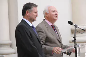  Moratinos y el presidente de Arag&oacute;n, Marcelino Iglesias, durante la conferencia.