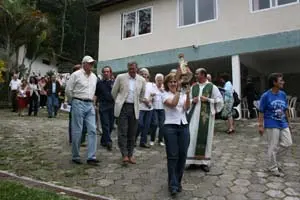 Valentín Ruíz en la procesión de la Romería Asturiana, organizada la pasada semana por el Centro Asturiano de São Paulo.
