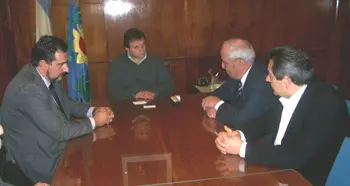 De izda. a dcha., Juan Carlos Pérez, el intendente Gustavo Arnaldo Pulti, Rafael Méndez y Evaristo Oroña.
