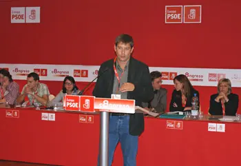  Javier Moreno interviene en el 8&ordm; Congreso del PSOE Europa tras su reelecci&oacute;n como secretario general.