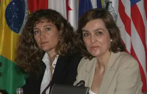 Pilar González -a la izda.- sustituirá a Rosa Rodríguez.
