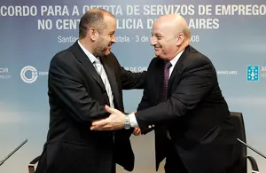 Ricardo Varela y Héctor Fernández, durante la firma del protocolo.