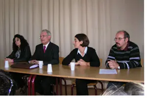  De izda. a dcha.: Amparo Pedrós, Julián Aguirre, Ana Romay y Vicente Martínez, durante la presentación.