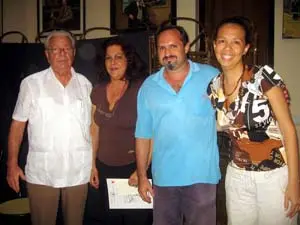 Carmelo González –a la izquierda– entregó los premios del coloquio.