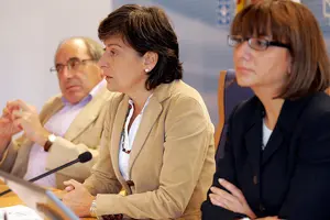 El secretario xeral del Sergas, Cayetano Rodríguez, Mª José Rubio, y la secretaria xeral de Sanidade, Pilar Fernández.