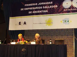 Porteiro, acompañada por Osvaldo Méndez, durante su intervención en las jornadas.