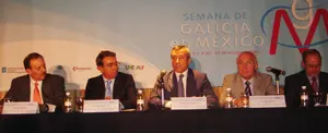 Ogando –primero por la izda.–, junto al resto de autoridades gallegas, en uno de los actos de la Semana.