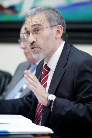  Gumersindo Guinarte, durante su comparecencia en la Comisión de Economía del Parlamento gallego.