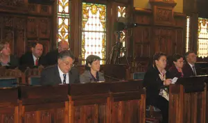 Autoridades del Gobierno del Principado durante la Comisión de Presidencia, Justicia e Igualdad.