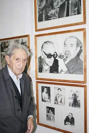 Díaz Pardo, ante retratos de exiliados gallegos, entre los que sobresalen Luis Seoane (foto del centro, izda.) y Lorenzo Varela (dcha.).