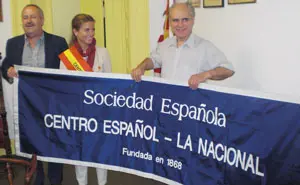  La directora de Emigración de Madrid, junto al presidente de ‘La Nacional’.