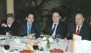  Alfredo Prada, durante un almuerzo con miembros del PP en el Reino Unido, durante su reciente visita a Londres.