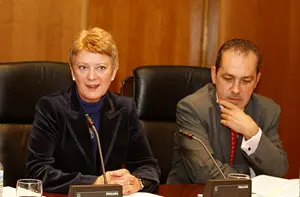  Agust&iacute;n Torres, junto a Consuelo Rum&iacute;, en la reuni&oacute;n.