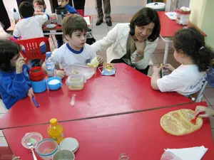 Sánchez Piñón, durante su visita al Santiago Apóstol.