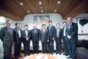 La delegación china, con el presidente Vicente Álvarez Areces.