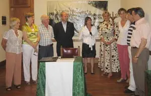 Losa Orive con los miembros del Centro Burgalés.
