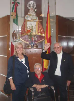 De izquierda a derecha, Charo Gómez Haces, Enedina Fernández y José Ramón González, alias ‘Monxu’.
