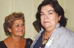 Guillermina Hernández se reunió con emigrantes canarios durante su visita a Sancti Spíritus.