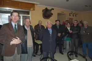 Feijóo, durante su visita a la localidad ourensana de Lobeiro.