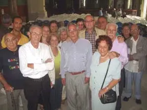 Rodríguez con un grupo de gallegos en Cuba.