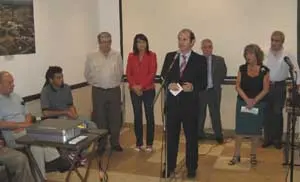 El presidente de la Diputación, durante su discurso en el acto de aniversario del Hogar de Ribadumia.