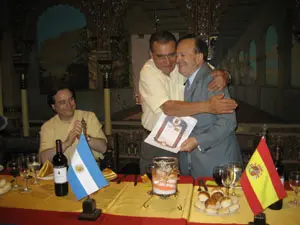 El presidente del Centro Soriano Numancia también recibe su distinción.