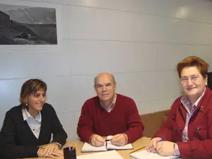  Ana Rivas, Luis Martínez Niembro y Teresa Ordiz, durante el encuentro.