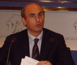 Celso Delgado, durante una rueda de prensa en el Congreso.