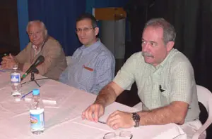 Los integrantes de la Mesa de Dirección de Debates, Miguel Zamora, Juan Carballo Álvarez y Carlos Carreira Quintas.