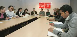  Un momento de la reunión entre la FSA y las asociaciones de inmigrantes.