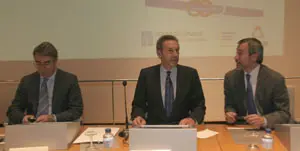  Fern&aacute;ndez Antonio, flanqueado por Fern&aacute;ndez Mato y &Aacute;lvarez Bl&aacute;zquez.