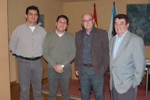  Rodr&iacute;guez, junto a los dirigentes de Caballeros de Santiago.