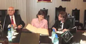  Manuel Ramos, junto a la conselleira, en un acto en Casa Galicia.