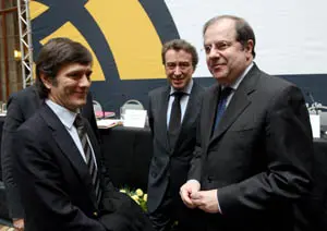 Juan Vicente Herrera y José Antonio de Santiago, con el presidente de la Cámara Oficial de Oporto, Rui Rio.