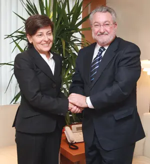  La conselleira y el ministro, durante la visita de &eacute;ste &uacute;ltimo a Santiago.