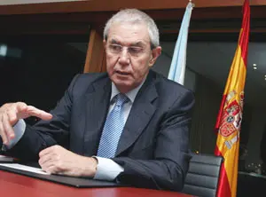  P&eacute;rez Touri&ntilde;o defendi&oacute; que la emigraci&oacute;n vote seg&uacute;n la ley.