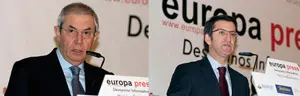 Emilio Pérez Touriño –izquierda– y Alberto Núñez Feijóo, durante sus respectivas intervenciones en el foro de Europa Press en Madrid. 
