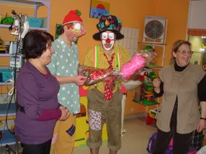  La pareja ‘Los CitaClowns’ recibieron los nuevos trajes.