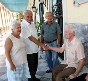  Directivos asturianos en Cuba visitaron recientemente a Jaime Méndez.