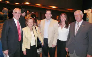 Aurelio Miras Portugal, diputado del PPdeG; Solita Fernández de López, Ernesto Heredia Mata, Graciela Portugal de Heredia, y Felisindo López Lorenzo, presidente del PPEV.