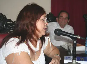La doctora Olivia Cano y el profesor Alfredo Martín presentaron sus libros sobre los canarios en Cuba.
