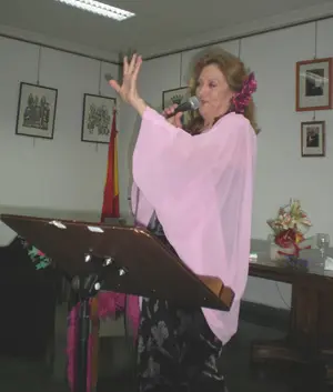 Olga Ramos, durante su conferencia cantada.