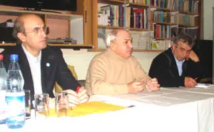  El diputado nacional del PP &ndash;1&ordm; izda.&ndash;, durante su intervenci&oacute;n en el Centro Gallego de Frankfurt.