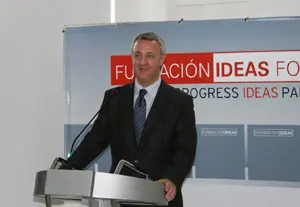  Jesús Caldera, durante la presentación en Argentina de la Fundación Ideas. 