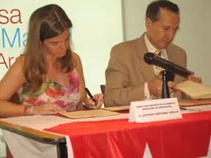 La directora de la Agencia Madrileña de Emigración ratificó en Buenos Aires con el presidente de la Casa de Madrid el compromiso de una subvención anual a la entidad, en su primer viaje al exterior.