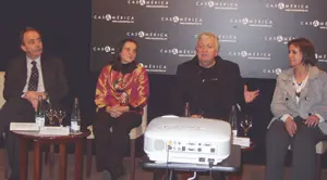 Juan Carlos Iniesta –2º por la dcha–, durante la presentación.