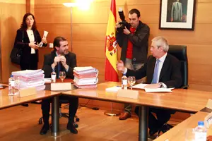 Emilio P&eacute;rez Touri&ntilde;o (dcha.) y Anxo Quintana, en el Consello de la Xunta celebrado la pasada semana. 