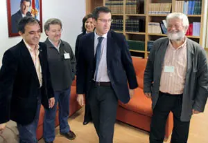  Alberto N&uacute;&ntilde;ez Feij&oacute;o, con los representantes sindicales.